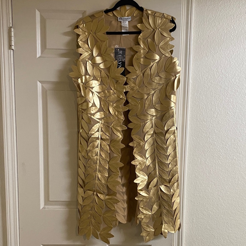 Elegant Gold Leaf-Patterned Vest